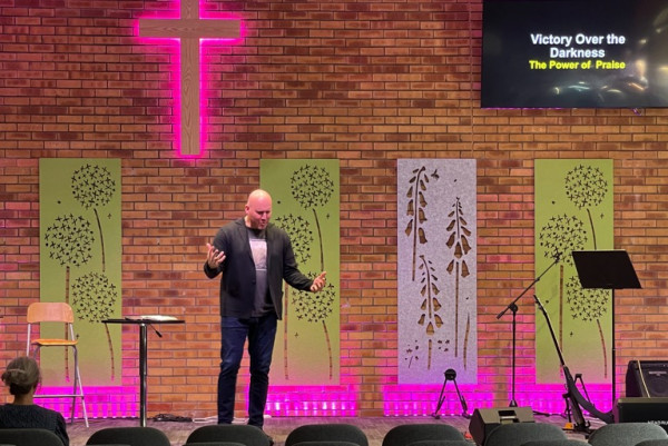 Victory Over the Darkness - The Power of Praise (part 1) - Steve Parsons
